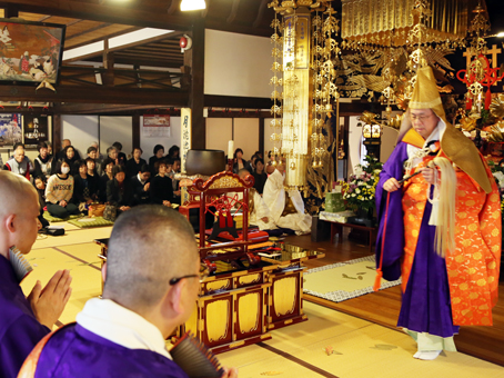 菩提寺の高光寺で営まれた高光院殿三百五十遠忌法要