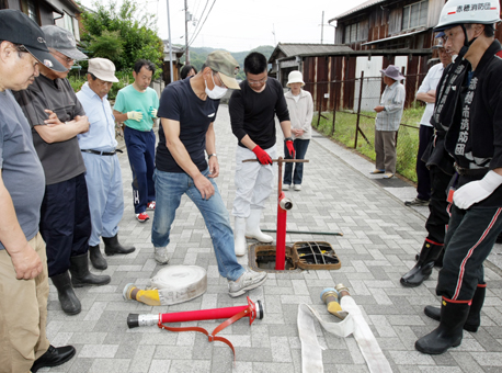 消火栓の取り扱い方法を習った消防訓練