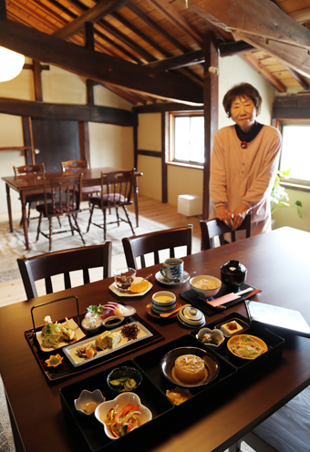 築１２０年以上の古民家を改装した和食処「あかつき」と評判の良い会席料理