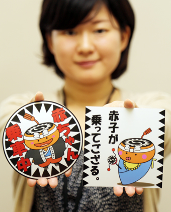 赤穂市に住民登録した新生児へプレゼントする「陣たくんマグネットシート」