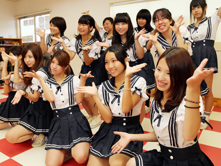 公募メンバーでダンスのレッスンに励む女性ユニット「A−girls」