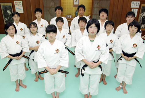 全国大会での健闘を誓う拳士たち