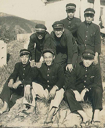 学生服姿の選手たち=木村國勇氏提供