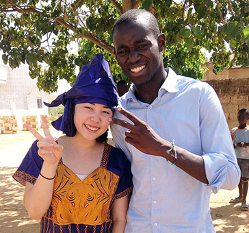 語学訓練の先生と前田智帆さん