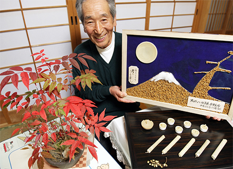 大石内蔵助ゆかりのハゼの木の実からろうそく、盆栽、工芸絵画を作った沼田義明さん
