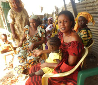 子どものいる女性が昼ご飯を作っている集まりに呼ばれたとき。この日も多くの人から婚姻歴を聞かれました