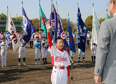 御崎野球スポーツ少年団・久野悠斗主将の選手宣誓で開幕した第2回赤穂市長旗争奪少年野球大会