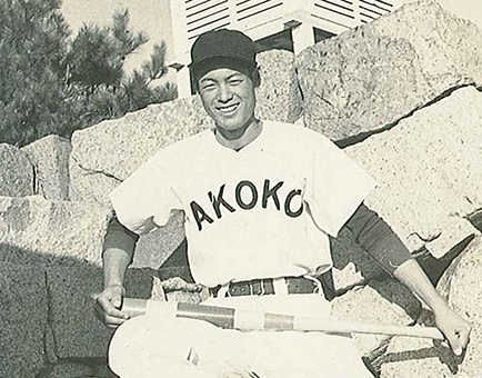 市神港戦で決勝点につながる三塁打を打った井石広一=木村國勇氏提供