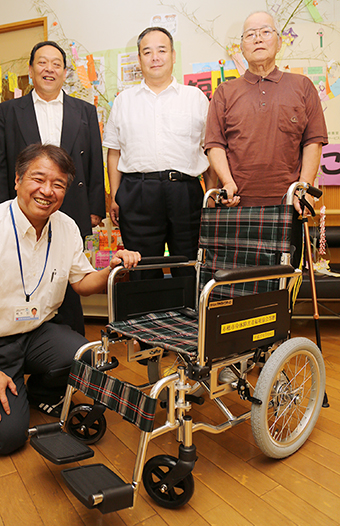 市身体障害者福祉協会が寄贈した車いす
