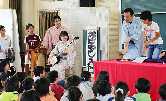 技芸のコツも教わった出張落語鑑賞会