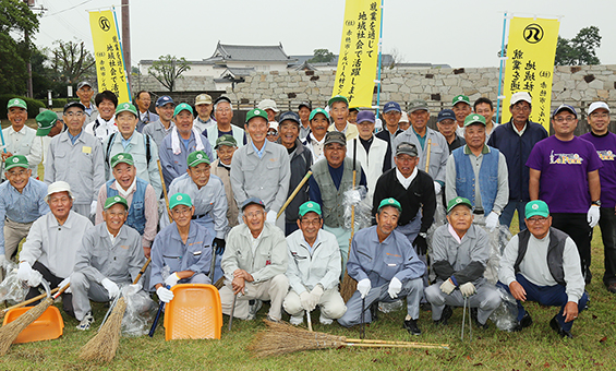 国際音楽祭を前に会場周辺を美化奉仕したシルバー人材センターのみなさん