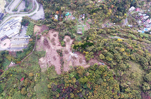 伐採が進められている御崎のメガソーラー建設予定地（１１月１９日撮影）