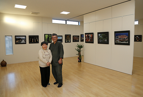 長年の夢だったギャラリーを開設する野村勝美さん・博子さん夫妻