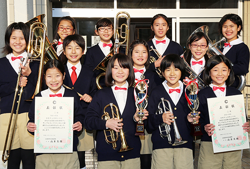 兵庫県アンサンブルコンテストで念願の金賞に輝いたみなさん