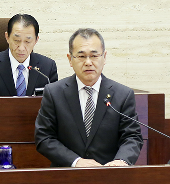 新年度の施政方針を発表した明石元秀市長