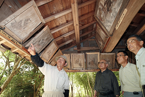 赤穂市に寄託されることになった黒尾須賀神社の義士絵馬=平成21年撮影