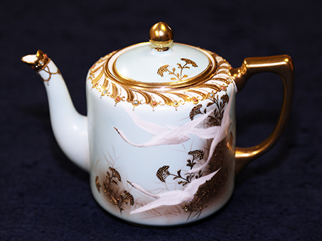 「オールドノリタケ展」に出品されているティーポット