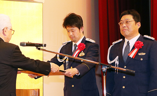赤穂地区警察官友の会が行った優良警察官表彰