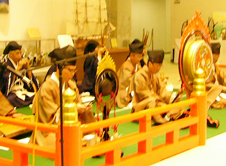 雅楽サロンを開く赤穂雅楽同好会=同会提供