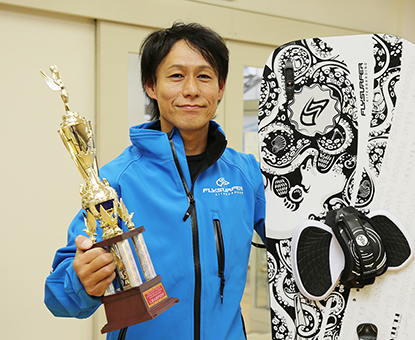 カイトボードで2年連続3度目の年間王者となった武田照麻さん