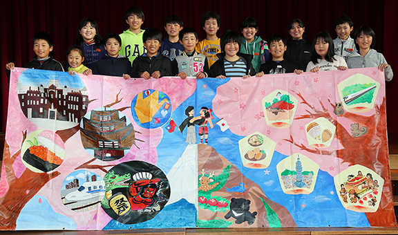 原小と台湾・蛍橋小が共同制作したアートマイル壁画