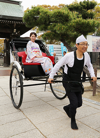 篤志家から寄贈されたアルミ製人力車