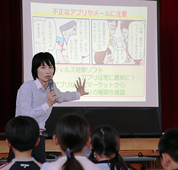 情報化社会に潜む危険への注意を呼び掛けた講演会