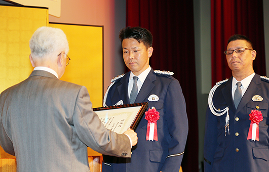 「赤穂地区警察官友の会」が行った優良警察官表彰