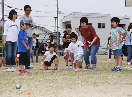 子どもたちも大勢参加した「新町ふれあいペタンク大会」