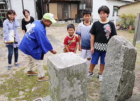 地域の史跡を歩いて回った「尾崎名所ウオークラリー」