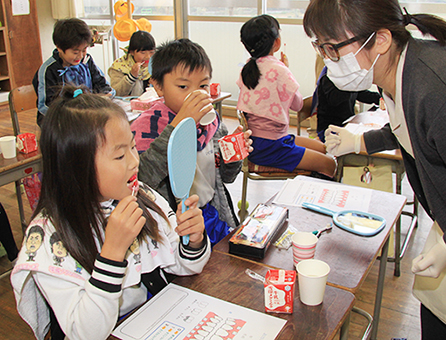 「いい歯の日」に行われた歯みがき教室
