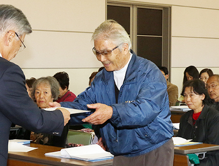 健康維持や病気予防などの正しい知識を学んだ「市民健康大学講座」の閉講式