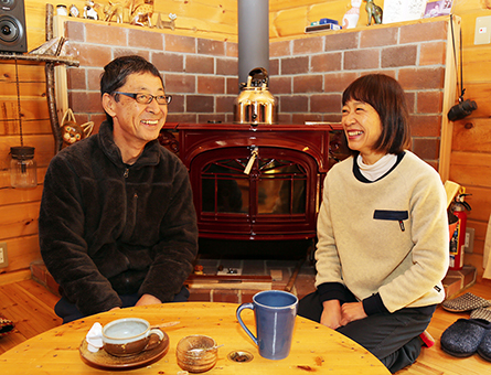 「赤穂での生活に満足しています」と語る西村さん夫妻