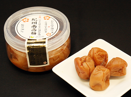 赤穂の土産物として売れ行き好評の梅干し