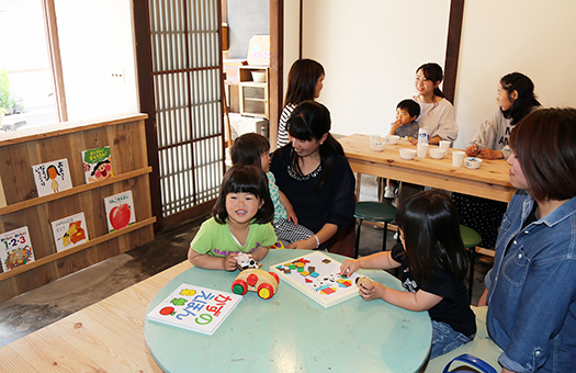 子育て中の親子が気軽に利用できる「子育てほっとステーション」