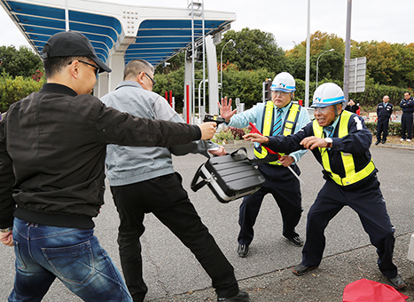 山陽道赤穂料金所で行われた防犯訓練