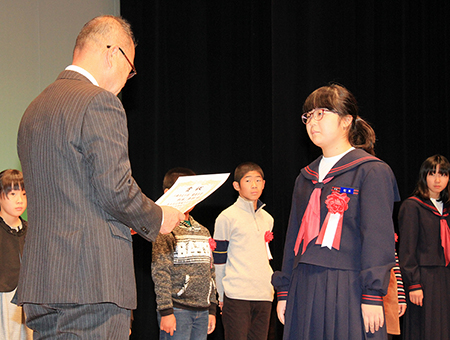 人権作文コンクールの表彰式