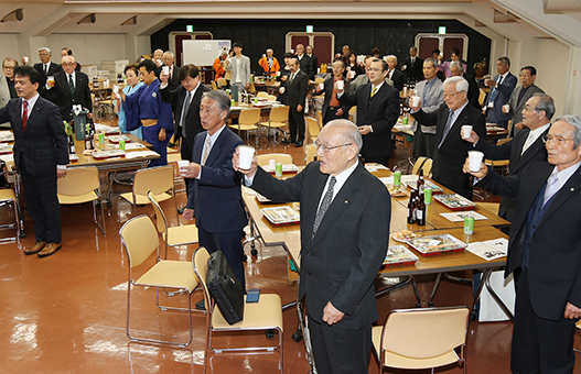 一般社団法人ふる里創生機構の設立を乾杯で祝福