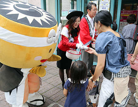 参院選への投票を呼び掛けた街頭キャンペーン