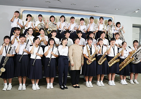 関西吹奏楽コンクールで金賞を射止めた赤穂西中学校吹奏楽部=保護者提供