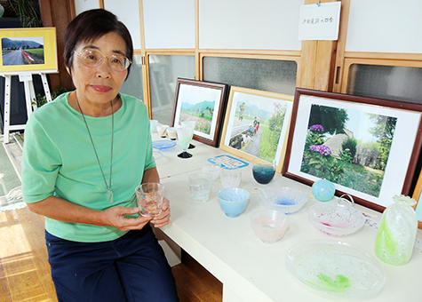 今年で最後となる「一日美術館」へ向けて準備する寺内まみさん