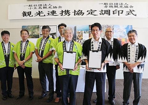 小豆島観光協会との連携協定調印式=赤穂観光協会提供