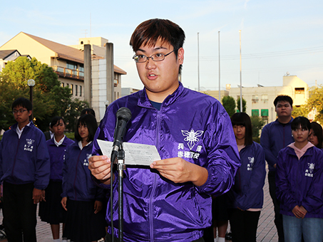 熊本復興支援ボランティア活動の結団式でスピーチする生徒代表の佐井太地さん