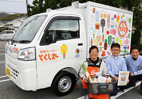 買い物弱者支援で運行をスタートする移動販売車