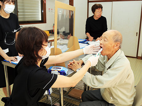 「お口の元気度」もチェックしたオーラルフレイル健口教室