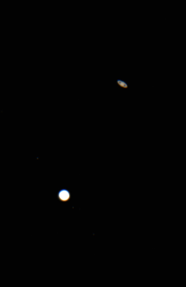 実際に観察できた機会としては７９４年ぶりとなる木星と土星の大接近＝１２月２１日午後５時５０分、前田邦稔さん撮影