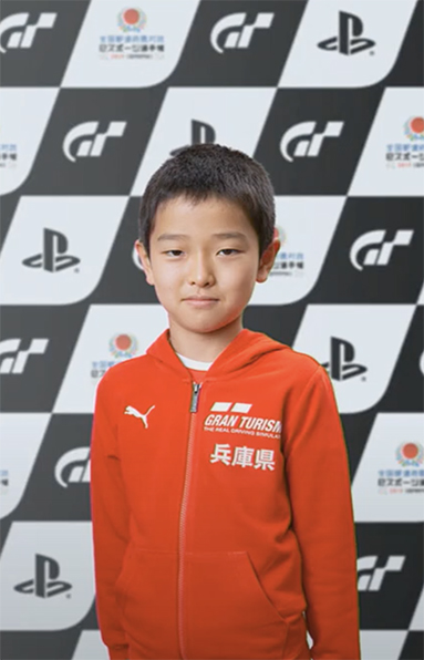 全国eスポーツ選手権グランツーリスモSPORT部門の少年の部で8位入賞した石野弘貴君