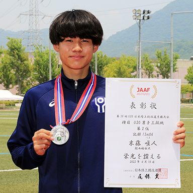 Ｕ―２０日本選手権の陸上男子三段跳で２位になった末藤唯人さん。関西福祉大学で全クラブを通じて初の全国大会入賞を果たした