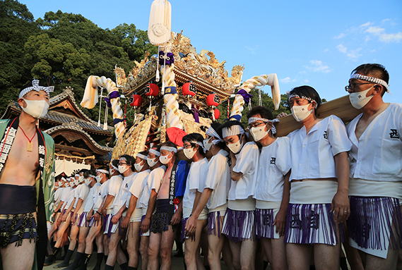 漆塗りの屋根が特徴の塩屋西の大屋台