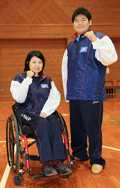 全国障害者スポーツ大会に水泳競技で初出場する古川修哉さん(右)と松嶋夕香里さん